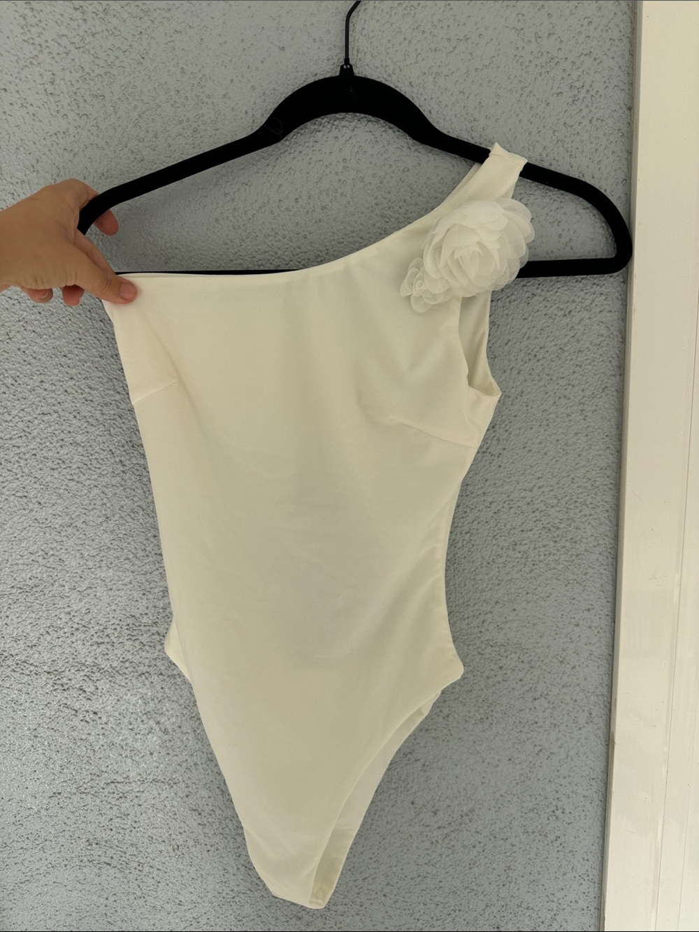 Meshki Cream One-Shoulder Floral Accent One-Piece Swimsuit (UNWORN)